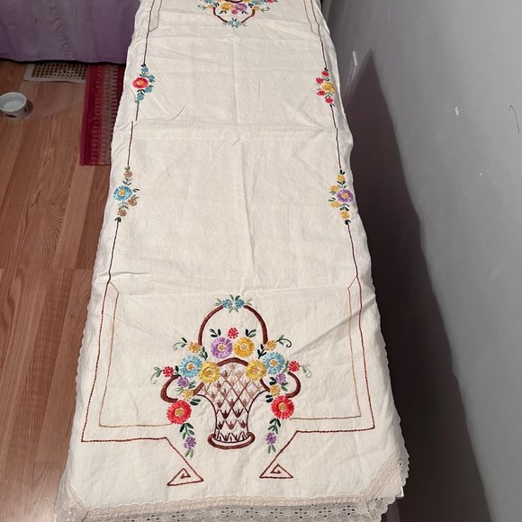 Vintage Hand Embroidered Table Runner Basket of Flowers Design - Picture 2 of 9